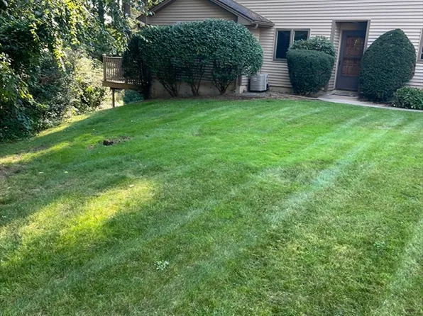 929 Shaker Rd APT 18, Westfield, MA 01085