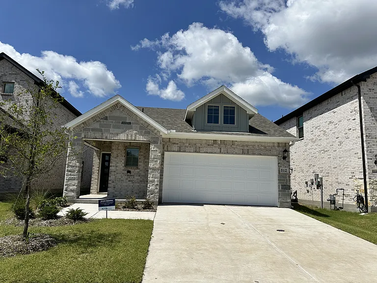 512 Dorothy Dr — Photo 1