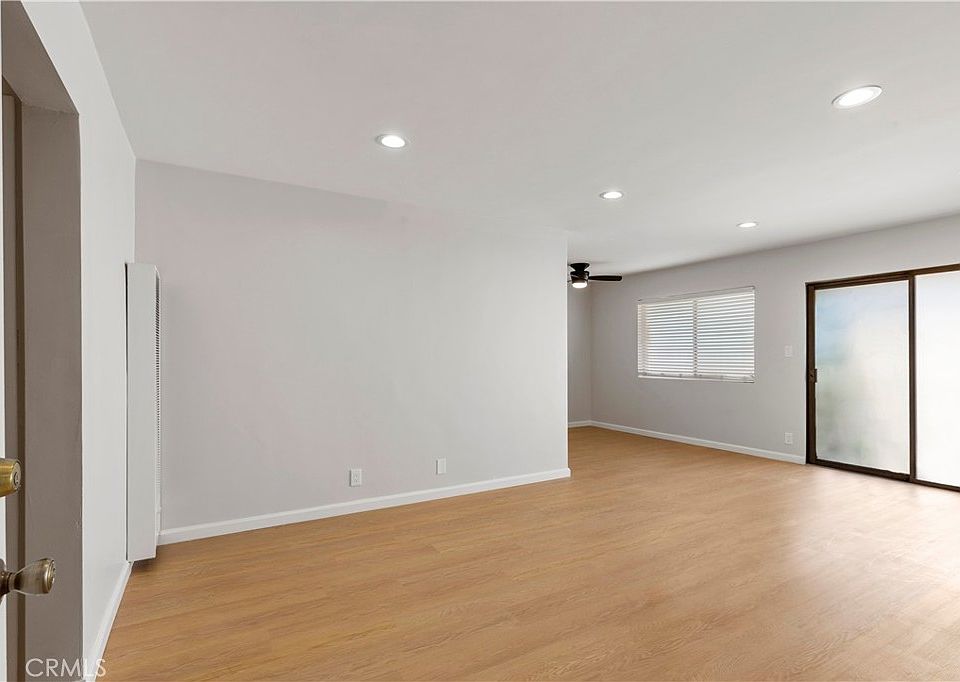 1st image of 1107 E 3rd St APT 8