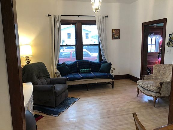 2nd image of 611 Harriet St