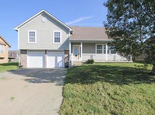 1102 NW Long Dr, Grain Valley, MO 64029