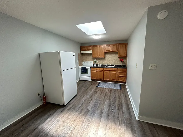 206 E Ayre St #8 — Photo 3