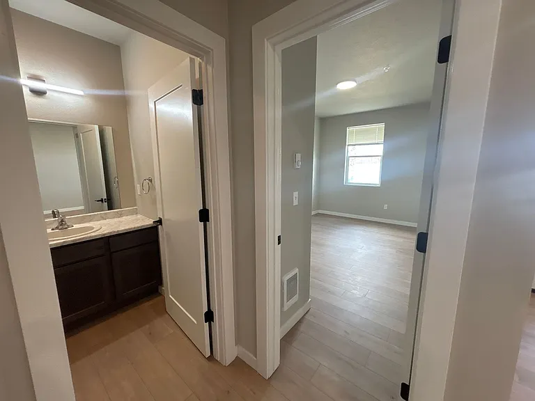 522 W Bickford St — Photo 18