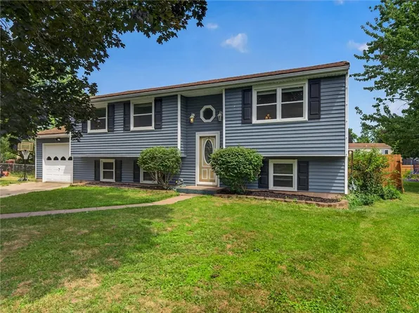 28 Downs Meadow Ct, Hamlin, NY 14464