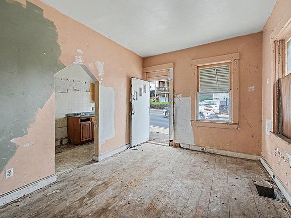 5th image of 1212 Pike St