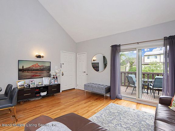 5th image of 58 Nancy Ct