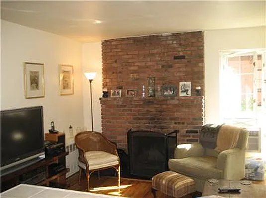 Rented by Adina Realty | media 25