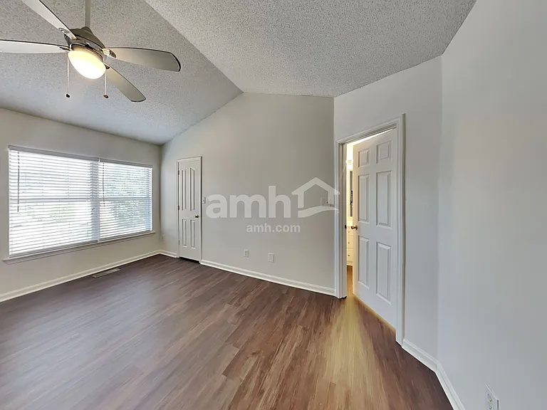 8401 Redstone View Dr — Photo 10