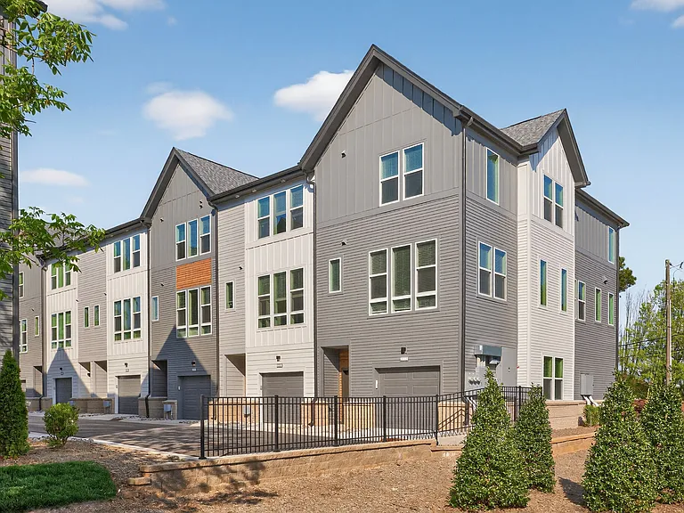 Ballantyne Townhomes at Elm — Photo 22