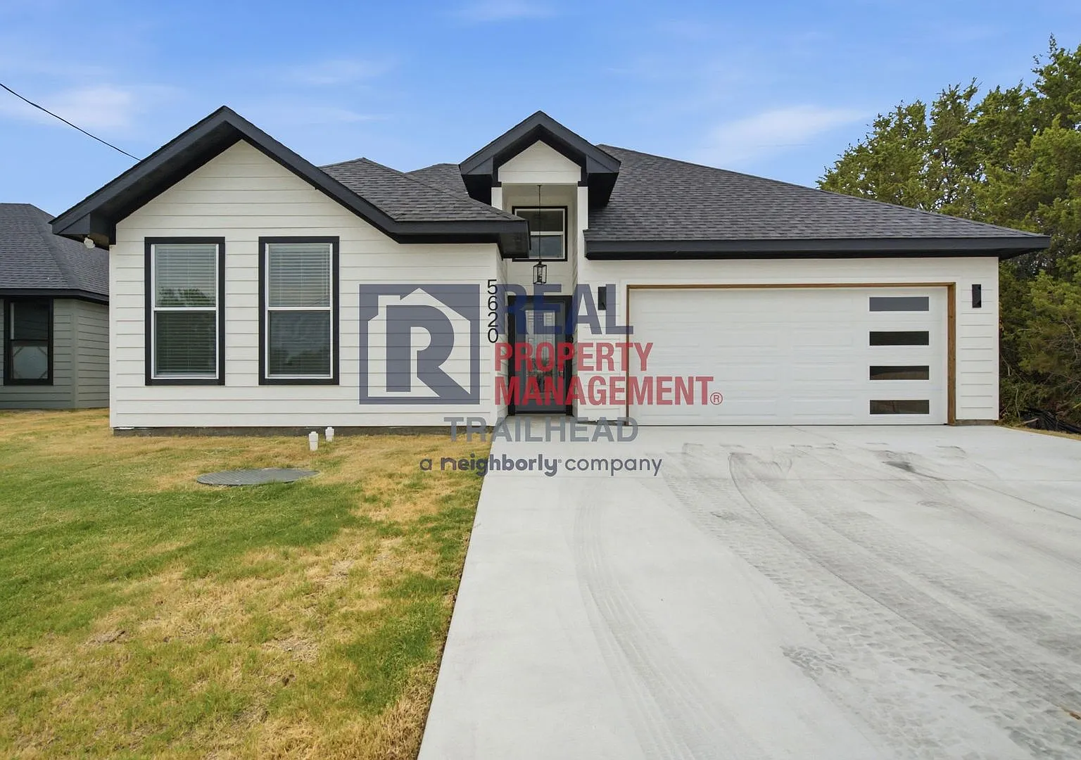 Modern 3-Bedroom Home with Community Amenities in Canyon Creek — Photo 1