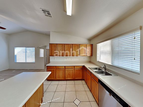 3rd image of 461 N Tower Ave