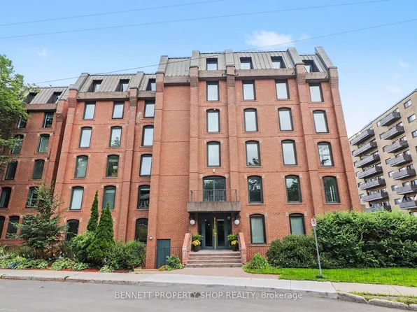 100 Rideau Ter #3B, Ottawa, ON K1M 0Z2