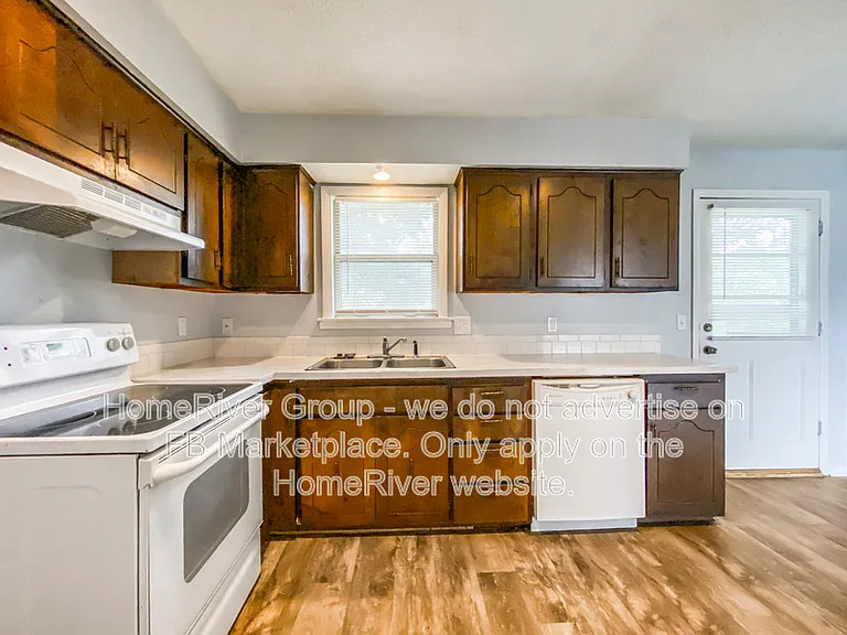 4344 Parallel Pkwy — Photo 7