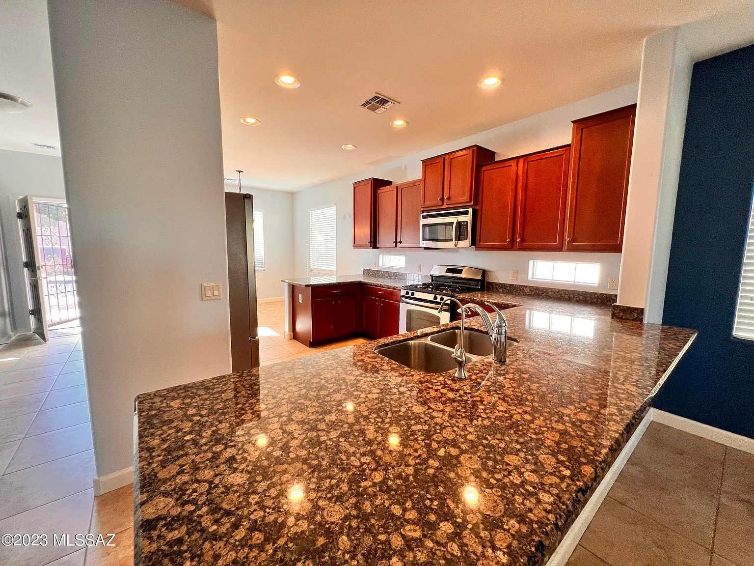 4 bed, 2.0 bath, 2020 sqft, $2,350 — Photo 4