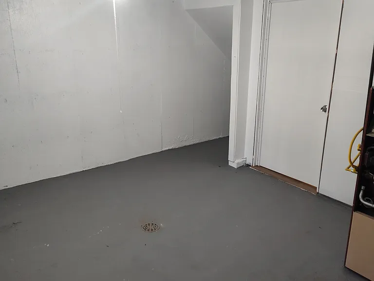 Large Utility Room with washer and dryer Hookups. Get you a washer and dryer and no more common wash rooms or trips to the laundry.