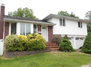 5 Wheatfield Ln, Commack, NY 11725