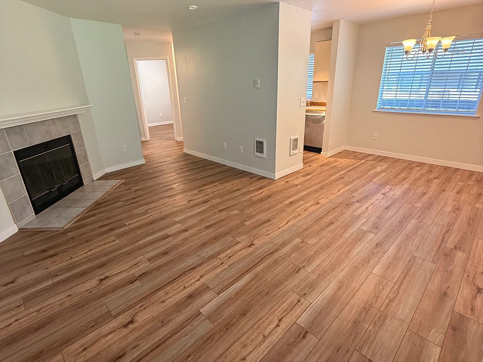 2 bed, 1.5 bath, 950 sqft, $1,800 — Photo 2