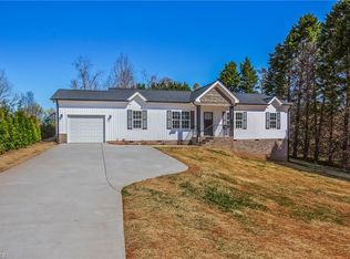 7113 Hunting Brook Ct, Walkertown, NC 27051