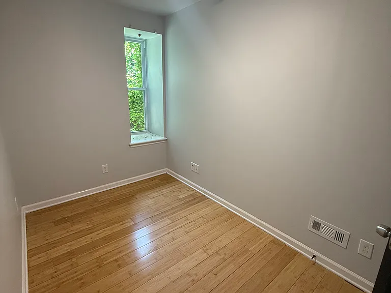 2325 N Cleveland St — Photo 5