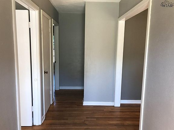 3rd image of 405 Roberts St