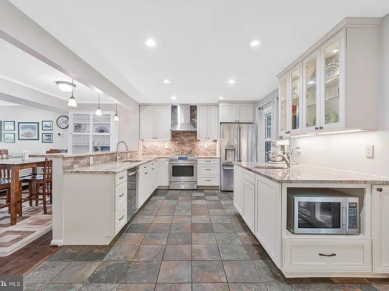 9607 Masterworks Dr — Photo 8