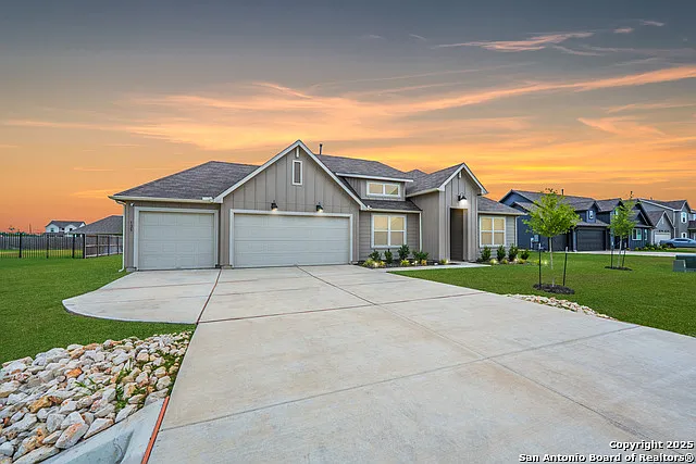 4 bed, 2.0 bath, 2132 sqft, $3,500 — Photo 2