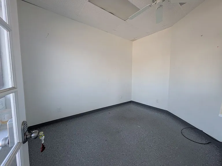 809 N Ware Rd — Photo 3