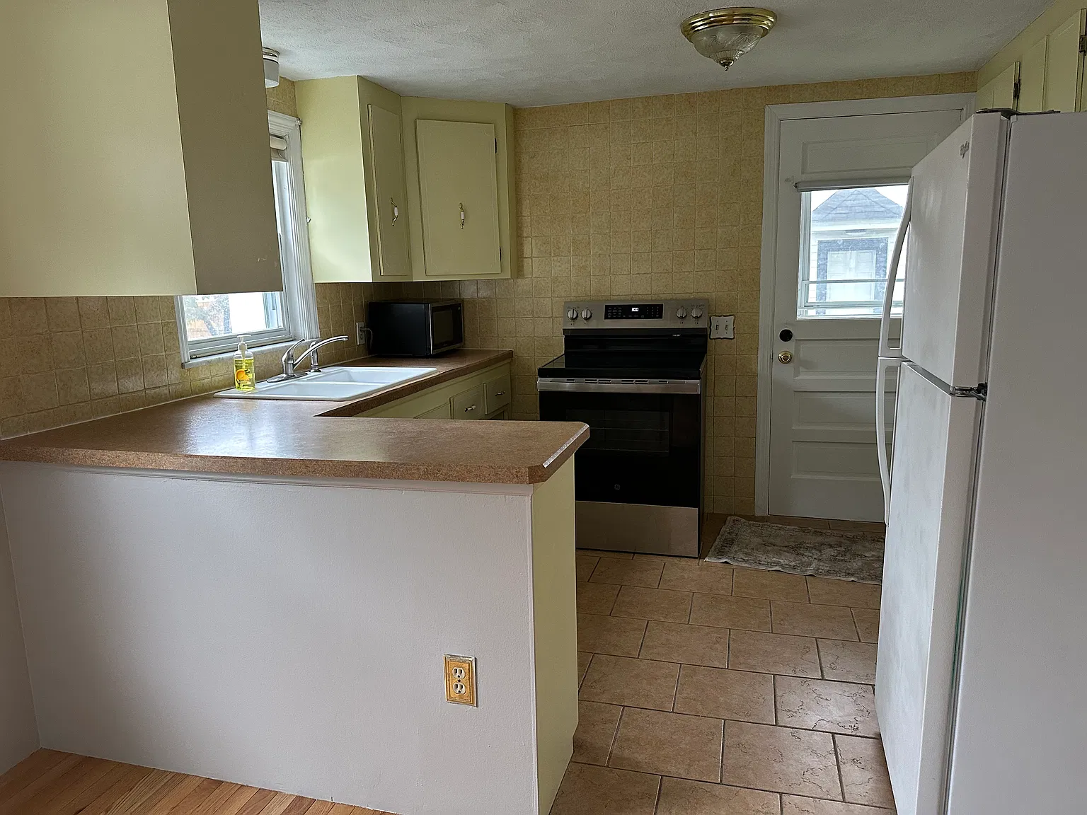 2 bed, 850 sqft, $1,900 — Photo 3
