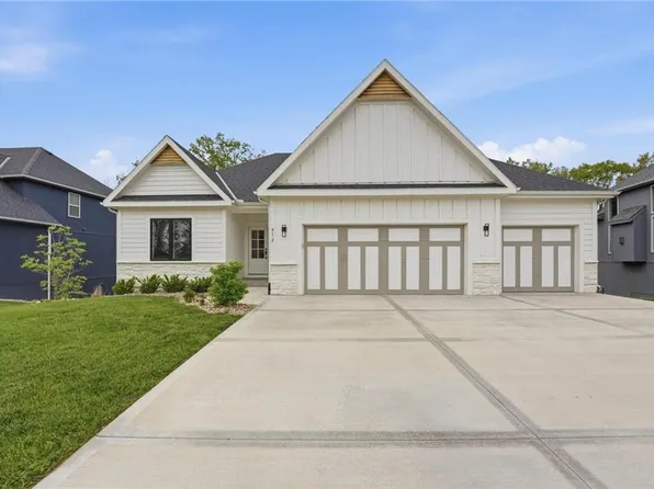 812 Foxglove Ln, Kearney, MO 64060