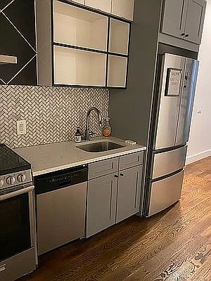 3rd image of 91 Graham Ave #2B