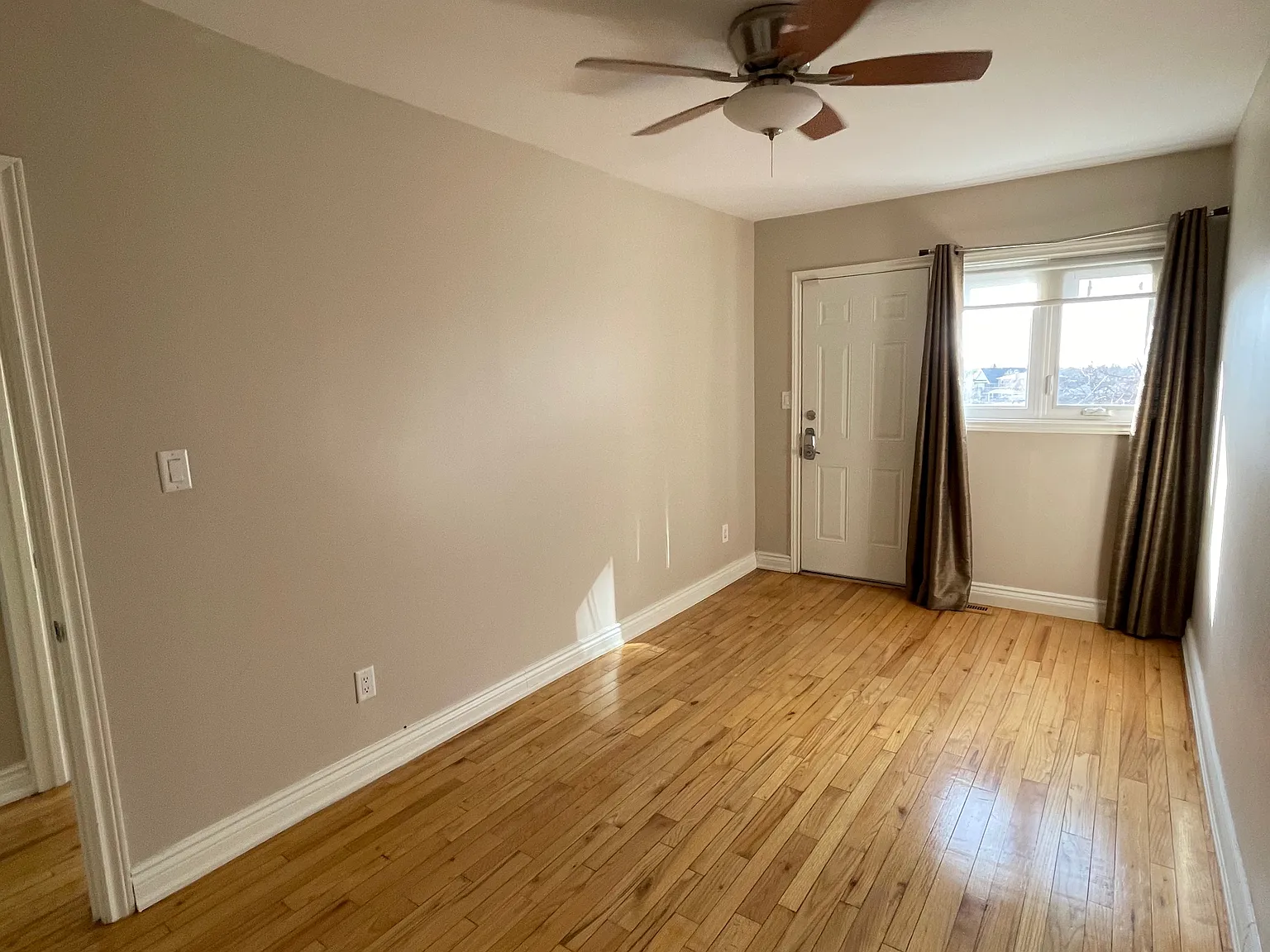 1731 Eglinton Avenue West — Photo 3