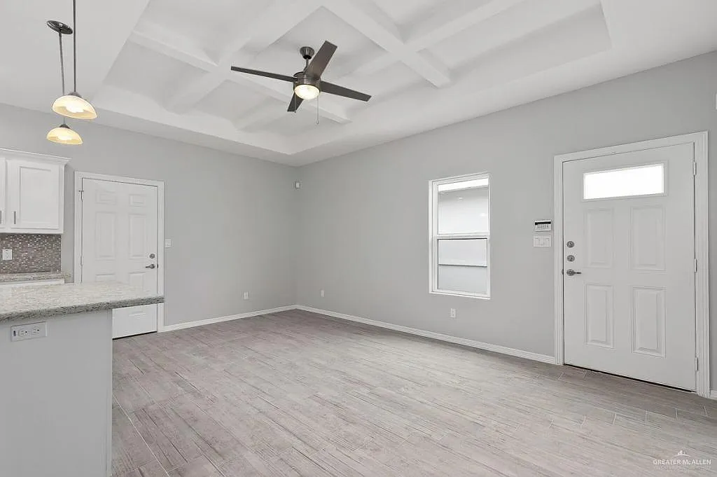 3 bed, 2.0 bath, 1140 sqft, $1,225 — Photo 2