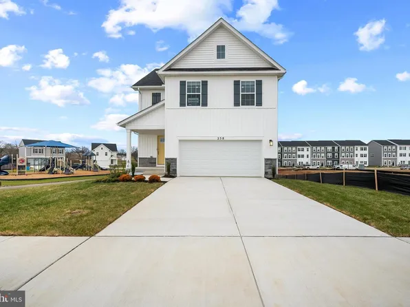237 Eclipse St, Charles Town, WV 25414