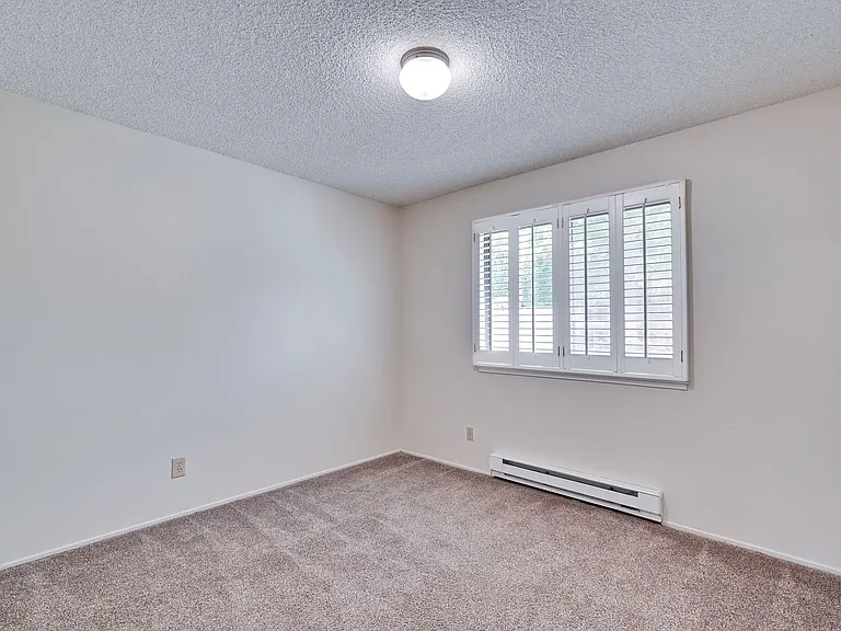 1083 N Abbott Ave — Photo 15