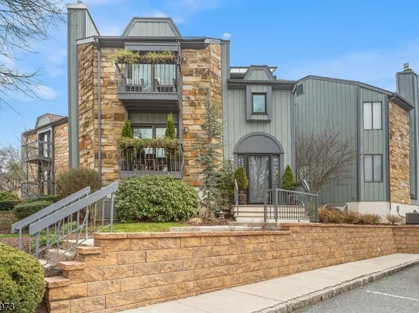 28 Trafalgar Ct, Washington Twp., NJ 07840