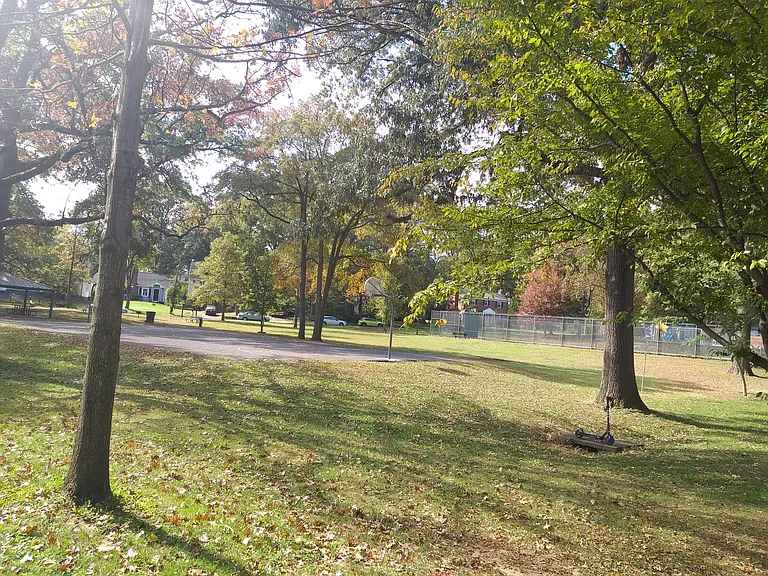 8515 Rhode Island Ave — Photo 24