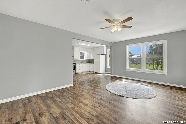 105 E Huebinger St — Photo 7