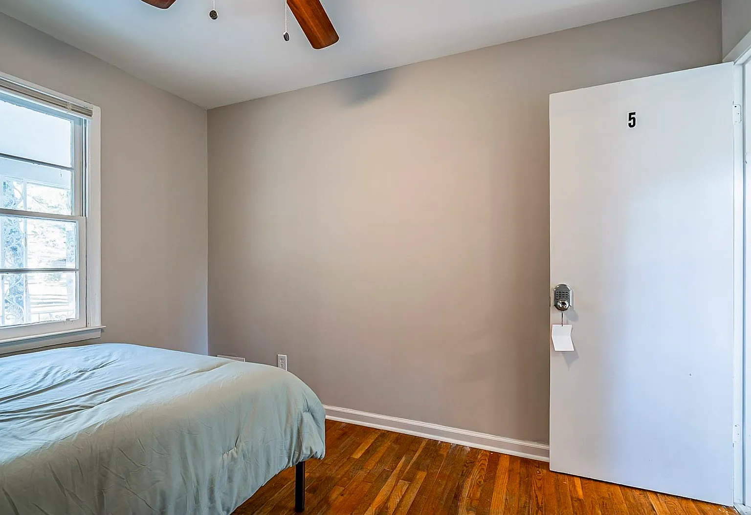 4 bed, 4.0 bath, 2000 sqft, $724 — Photo 2