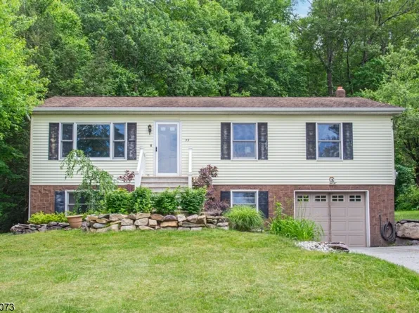 39 Larchmont Dr, West Milford Twp., NJ 07421