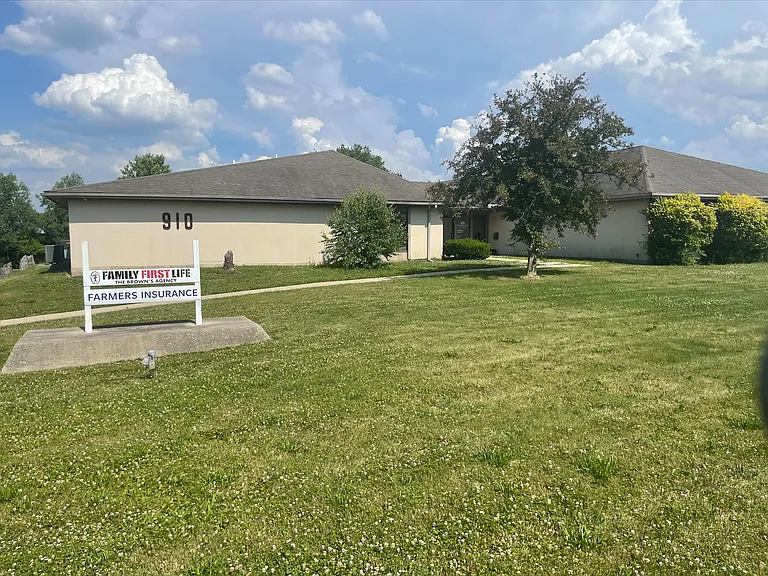 910 Taywood Rd — Photo 2