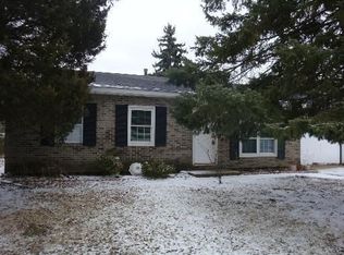 15 Ridge Cir, Streamwood, IL 60107