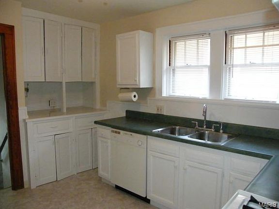 3rd image of 3908 Burgen Ave