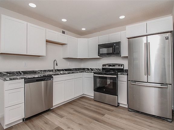 4th image of 307 Illinois Ave