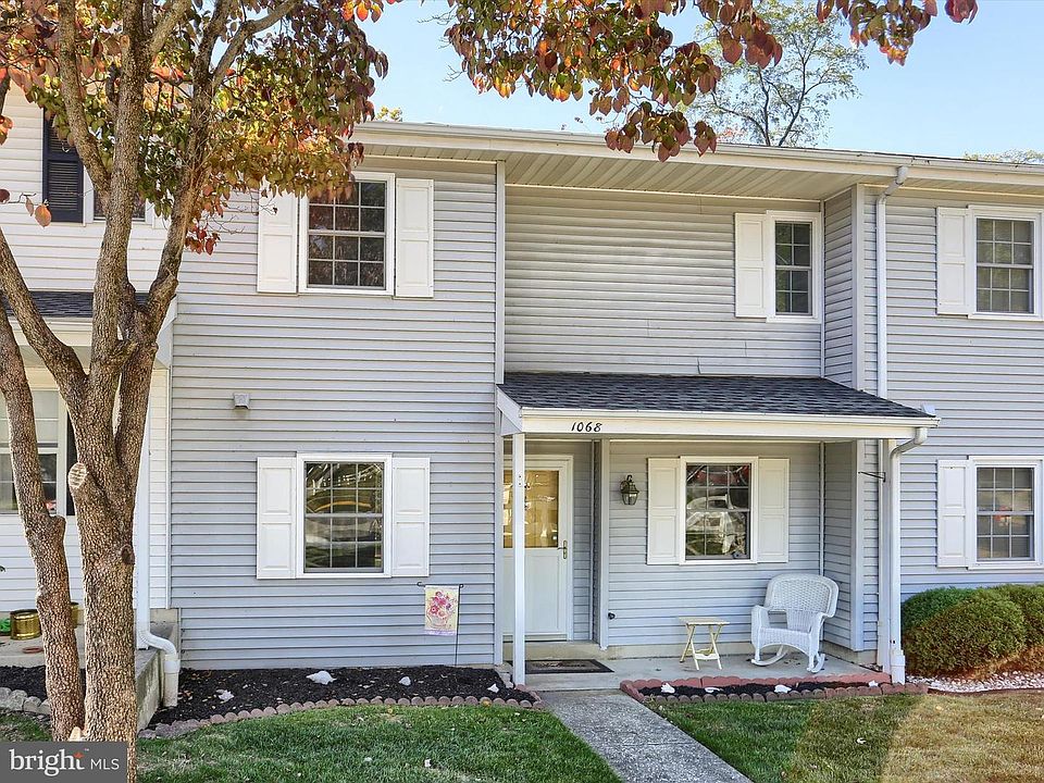 1st image of 1068 W Foxcroft Dr #1