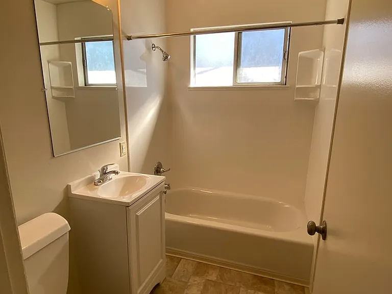 161 E Reed St — Photo 2
