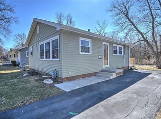 19 Kaydon Dr, Decatur, IL 62521