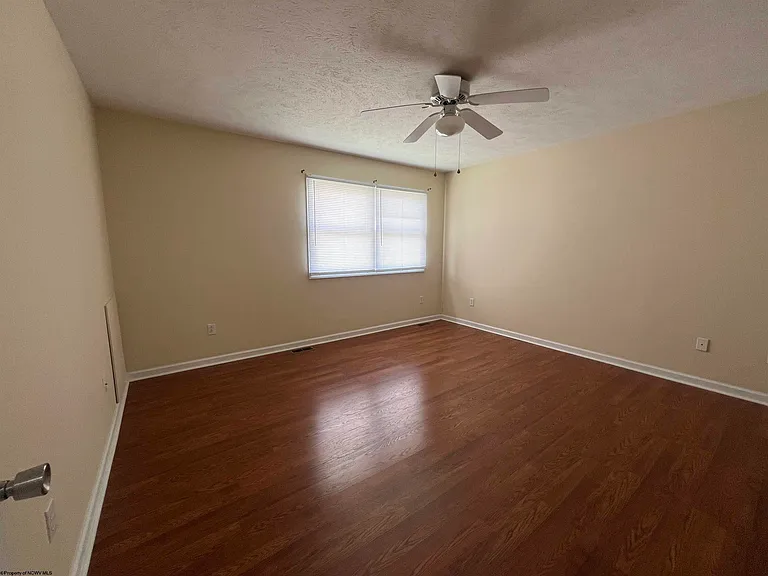 206 Stonegate Cir — Photo 17