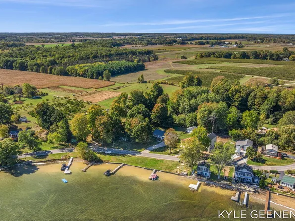 6020 122nd Ave, Fennville, MI 49408