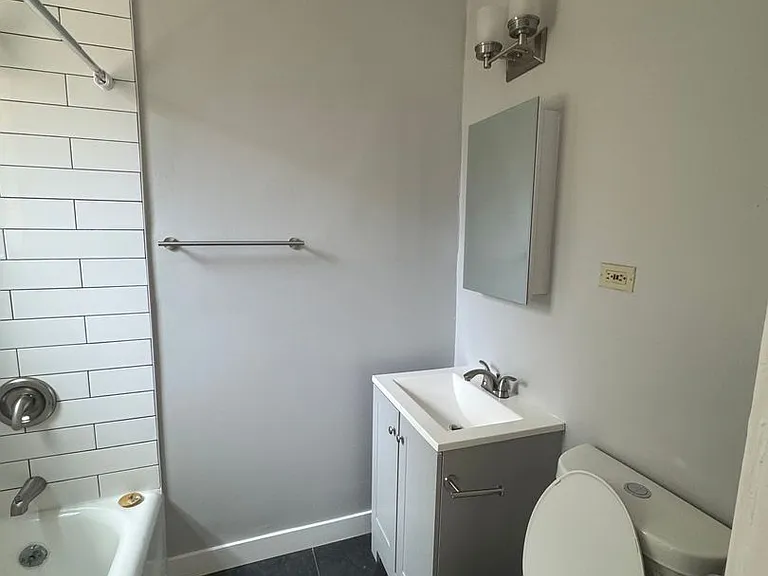 605 Hinman — Photo 39