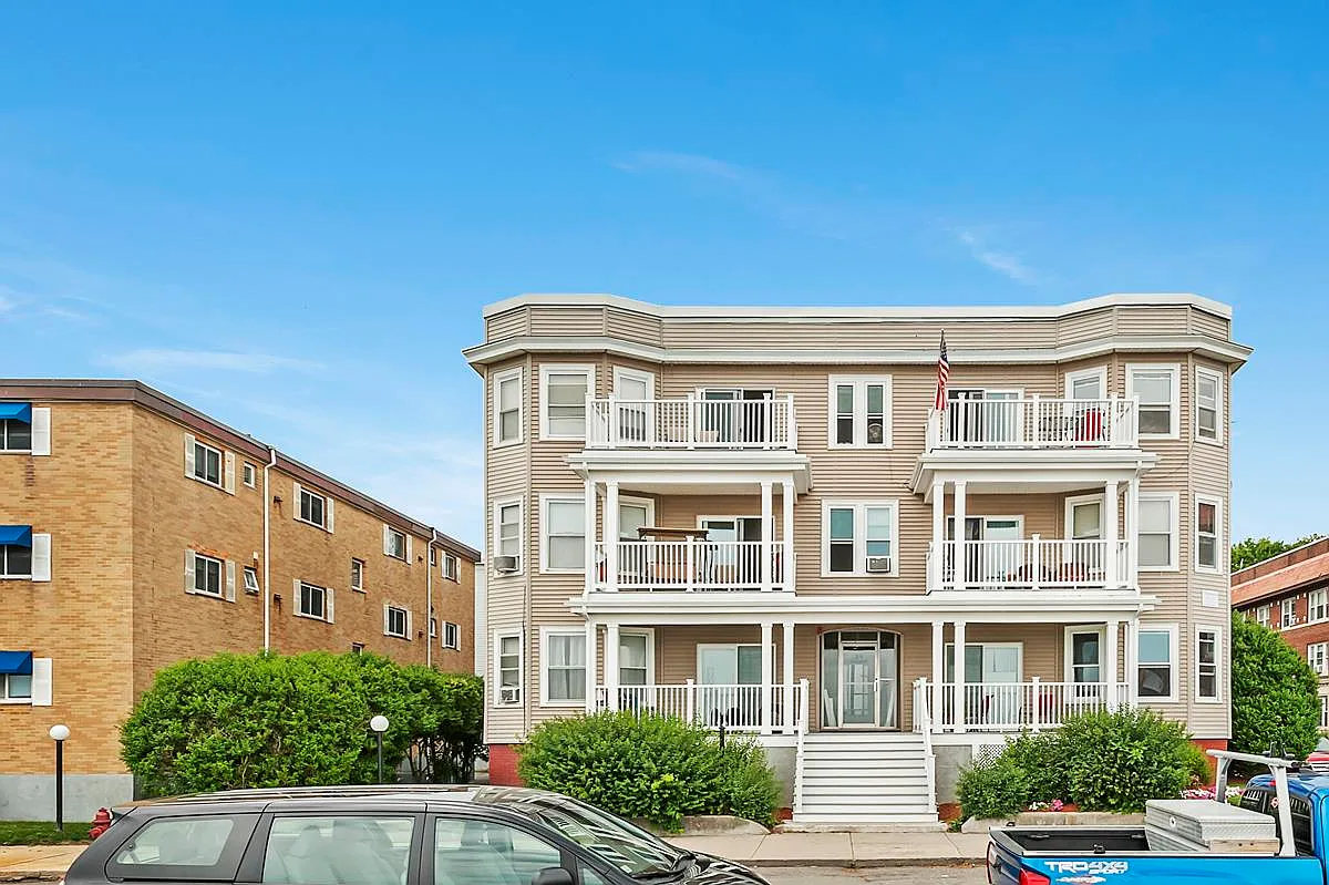 1 bed, 1.0 bath, $2,100 — Photo 1